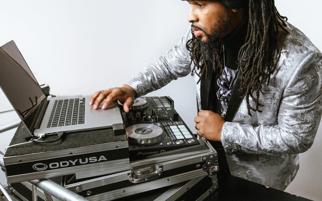 LEVI – DJ MASCOT